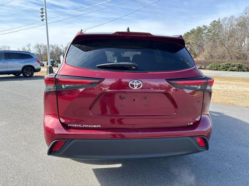 2024 Toyota Highlander LE