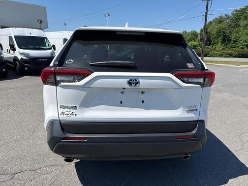 White 2022 Toyota RAV4 Hybrid XLE