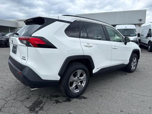 White 2022 Toyota RAV4 Hybrid XLE