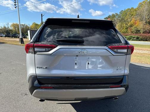 2025 Toyota RAV4 Hybrid SE