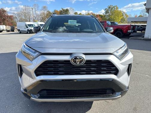 2025 Toyota RAV4 Hybrid SE