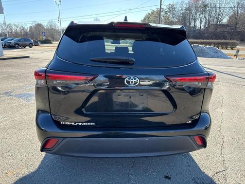 2024 Toyota Highlander LE