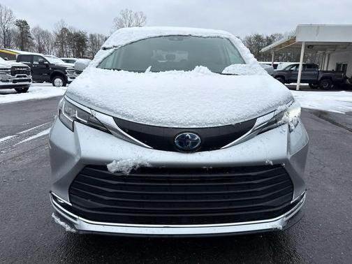 2023 Toyota Sienna XLE