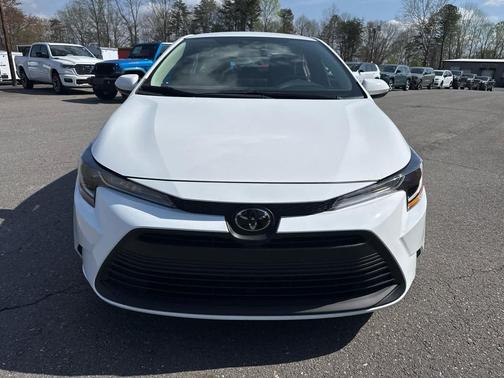 Ice Cap 2025 Toyota Corolla LE