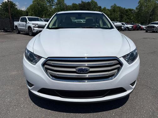 Oxford White 2018 Ford Taurus SEL