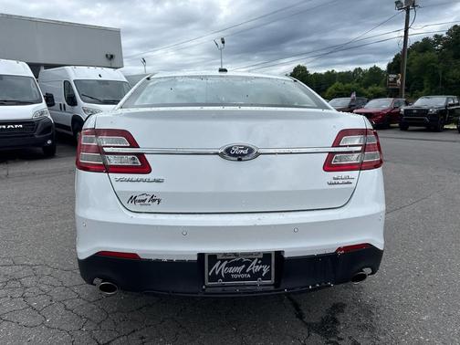 Oxford White 2018 Ford Taurus SEL