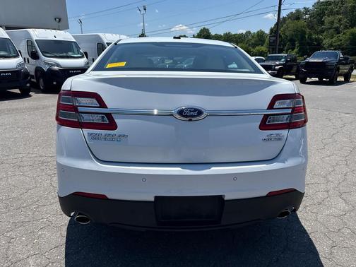 Oxford White 2018 Ford Taurus SEL