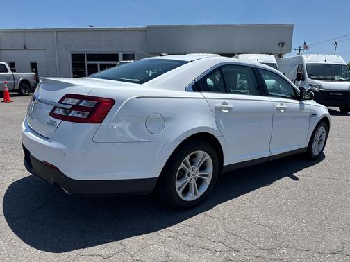 Oxford White 2018 Ford Taurus SEL