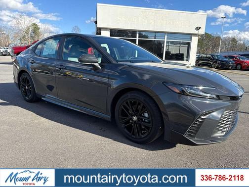 2025 Toyota Camry SE