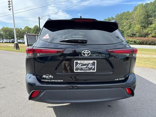 2024 Toyota Highlander LE