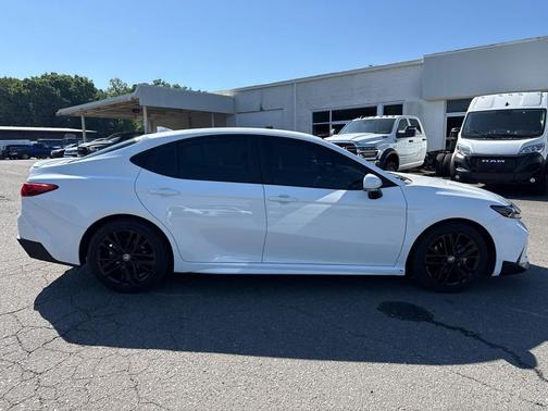 Ice Cap 2025 Toyota Camry SE