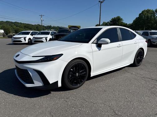 Ice Cap 2025 Toyota Camry SE