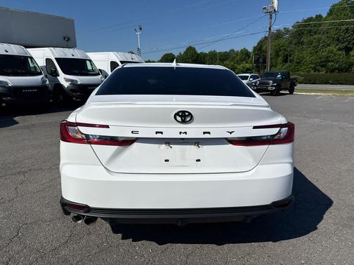 Ice Cap 2025 Toyota Camry SE