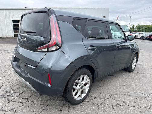 Gravity Gray 2024 Kia Soul LX