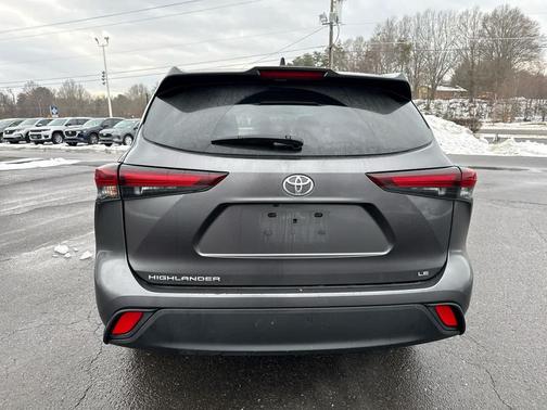2024 Toyota Highlander LE