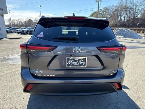 2024 Toyota Highlander LE