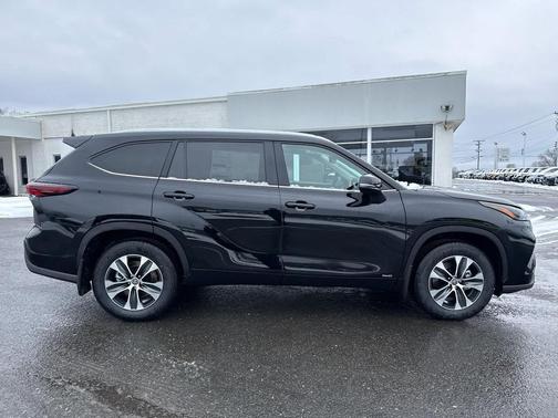 2026 Toyota Highlander Hybrid XLE