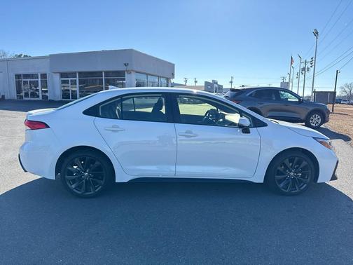 2025 Toyota Corolla Hybrid SE