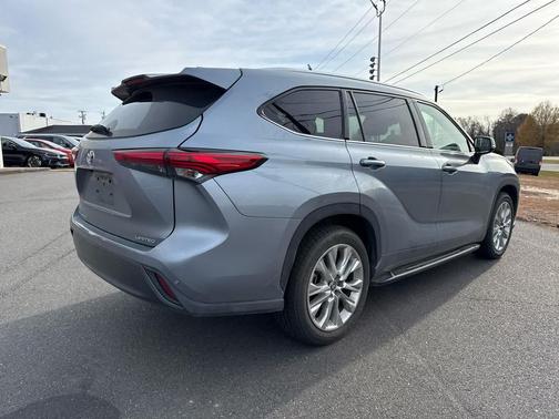 2022 Toyota Highlander Limited