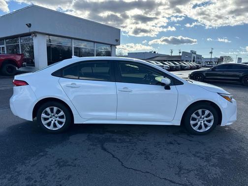 2024 Toyota Corolla Hybrid SE