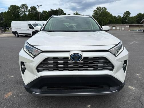 2020 Toyota RAV4 Hybrid SE