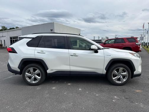 2020 Toyota RAV4 Hybrid SE