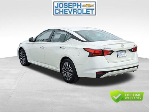 Pearl White Tricoat 2023 Nissan Altima 2.5 SV