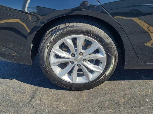 Mosaic Black Metallic 2024 Chevrolet Malibu FWD 1LT