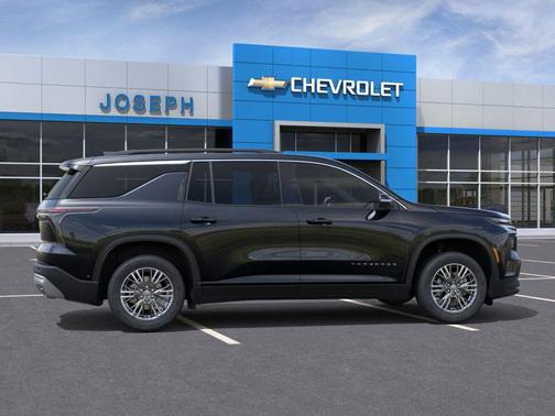 Mosaic Black Metallic 2026 Chevrolet Traverse LT