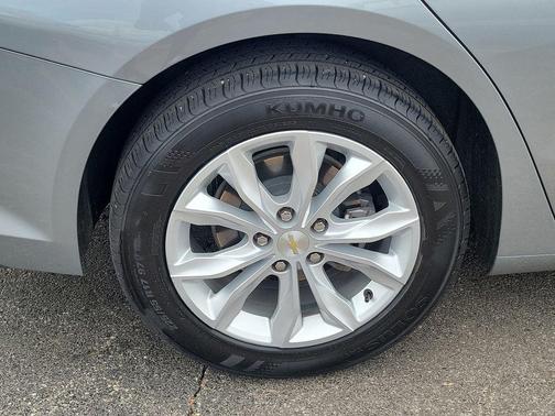 Sterling Gray Metallic 2024 Chevrolet Malibu FWD 1LT