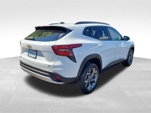 Summit White 2025 Chevrolet Trax LT