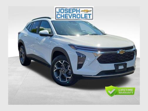 Summit White 2025 Chevrolet Trax LT