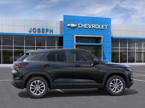 Mosaic Black Metallic 2026 Chevrolet Trailblazer LS