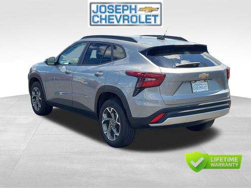 Sterling Gray Metallic 2025 Chevrolet Trax LT