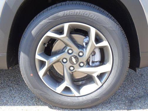 Sterling Gray Metallic 2026 Chevrolet Trax LT