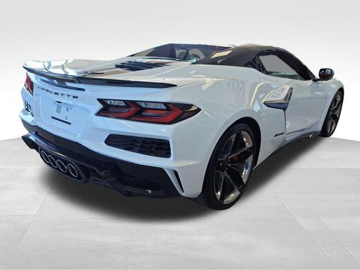 Arctic White 2026 Chevrolet Corvette Z06
