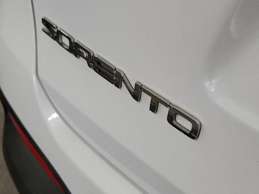 Snow White Pearl 2016 Kia Sorento LX