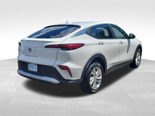 Summit White 2025 Buick Envista Preferred FWD