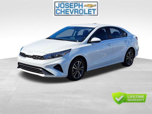 Snow White Pearl 2024 Kia Forte LXS