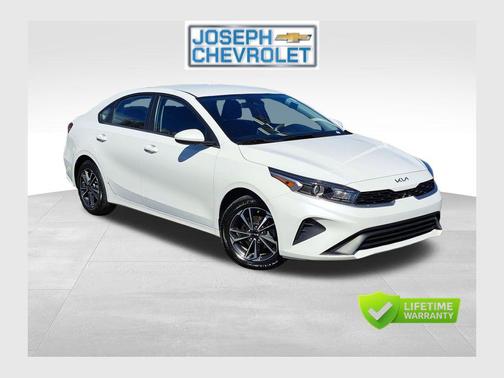 Snow White Pearl 2024 Kia Forte LXS