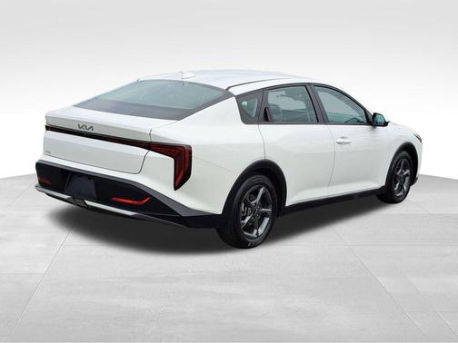 Snow White Pearl 2025 Kia K4 LXS