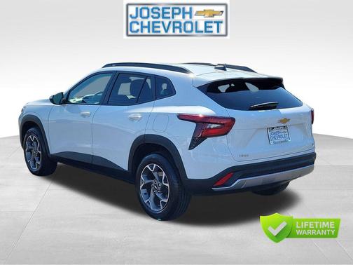 Summit White 2025 Chevrolet Trax LT