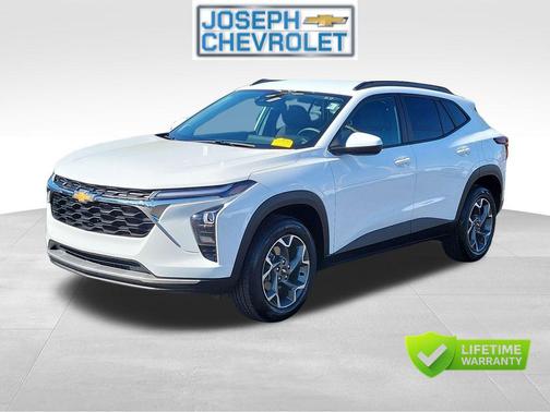 Summit White 2025 Chevrolet Trax LT