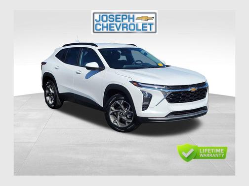 Summit White 2025 Chevrolet Trax LT