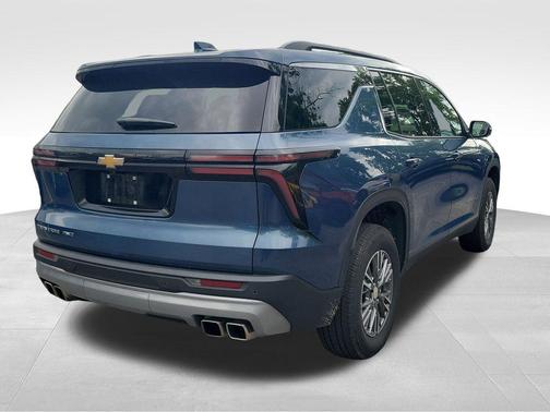 Lakeshore Blue Metallic 2026 Chevrolet Traverse LT
