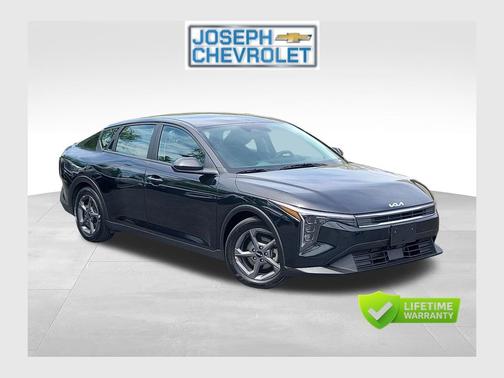 Aurora Black Pearl 2025 Kia K4 LXS
