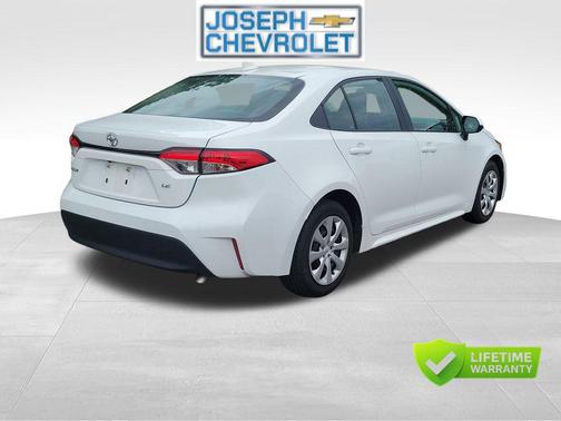 Ice Cap 2024 Toyota Corolla LE