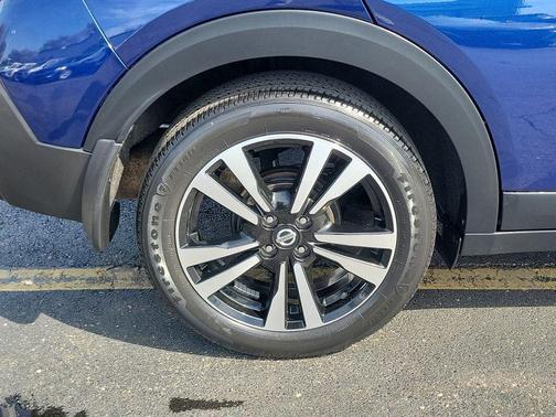 Deep Blue Pearl/Fresh Powder 2020 Nissan Kicks SV