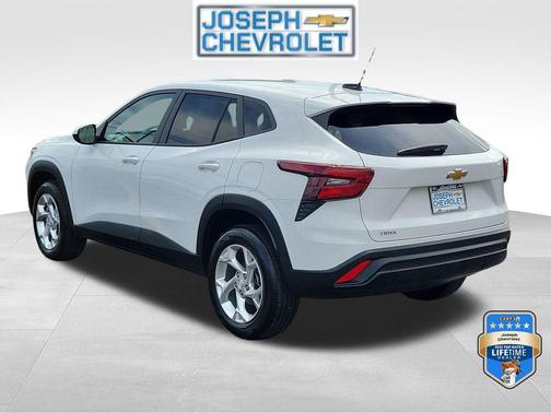 Summit White 2024 Chevrolet Trax LS