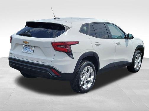 Summit White 2024 Chevrolet Trax LS